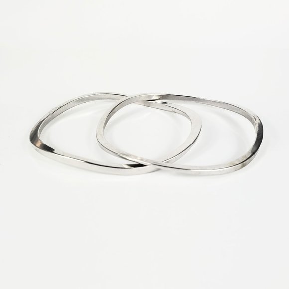 Express Set of 2 Silver Wavy Bangle Bracelets - Picture 1 of 4